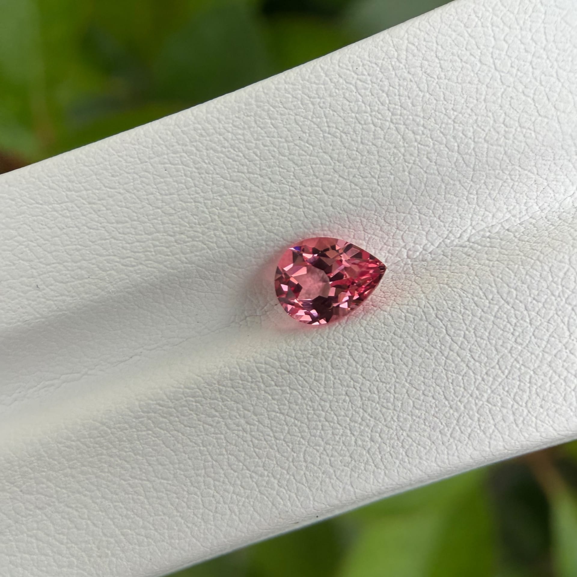 1.5ct lab-grown Orangish Pink Sapphire Pear  Eye-Clean Corundum for wholesale for wholesale