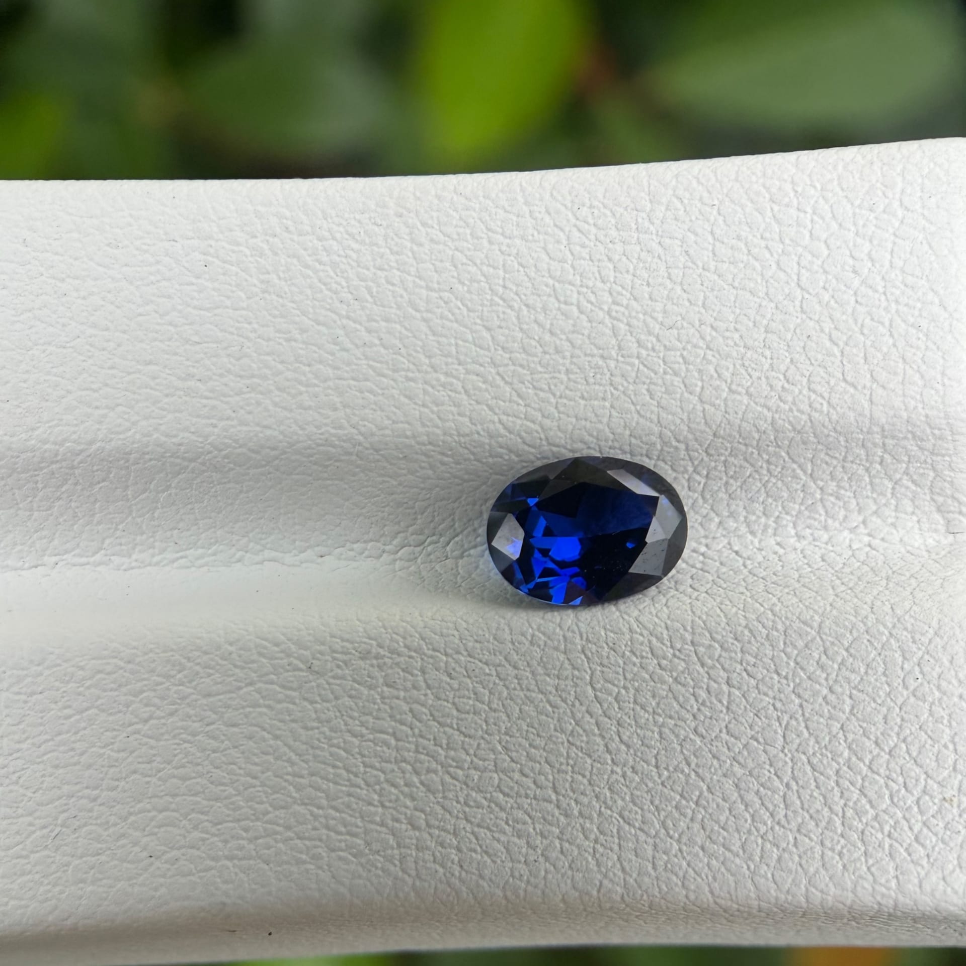 Wholesale 1.54 carat vivid blue oval  Lab-Grown sapphire for wholesale